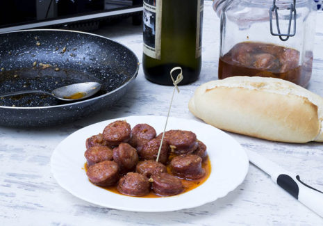 Leer Chorizo al vino con ajo y tomillo Chorizo al vino con ajo y tomillo